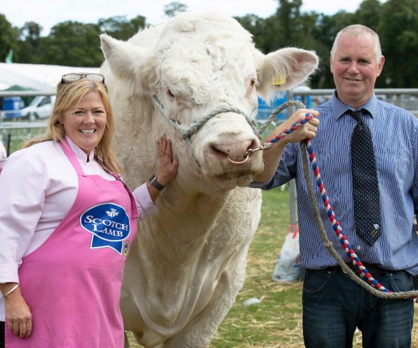 FREE TO USE PHOTOGRAPH.  Perthshire on a Plate…..04.08.18
Scottish Chef Jak O’Donnell pictured at Perth Show where she spent the day doing cooking demonstrations, meeting local food and drink producers and chatting with the many visitors to Perth Show. Jak pictured with Champion Charolais Bull from Balthayock with handler Ron MacKay
for further info please contact Maureen Young on 07778 779888
Picture by Graeme Hart. 
Copyright Perthshire Picture Agency
Tel: 01738 623350  Mobile: 07990 594431